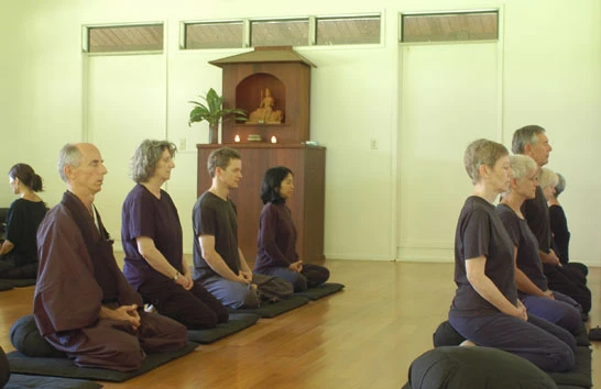 Đi chùa - Học cách an tâm